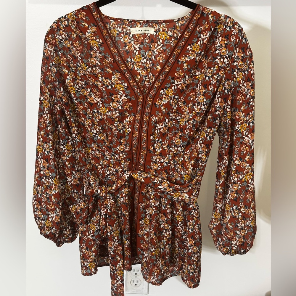 Max Studio V-neck multicolored kimono inspired blouse Elastic Cinched Waist S